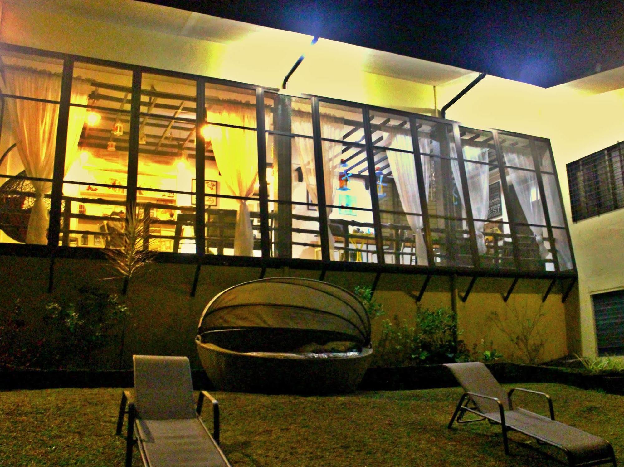 Tagaytay Garden Budgetel - City Center Tagaytay City Exterior photo